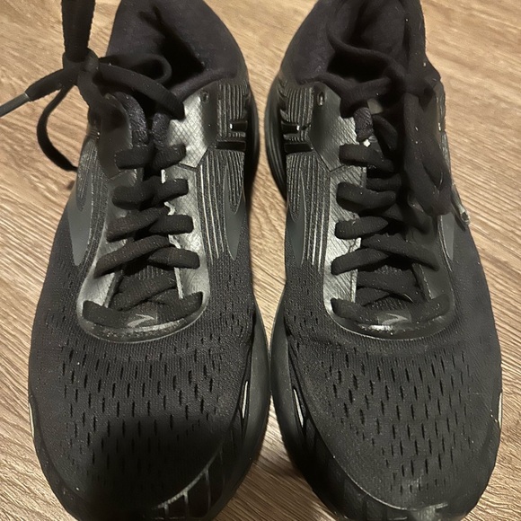 Brooks size 6 running shoes - Picture 2 of 6
